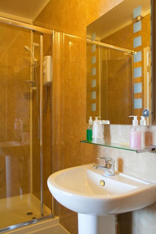 The Seacliffe - Whitby Hotel Bilik gambar